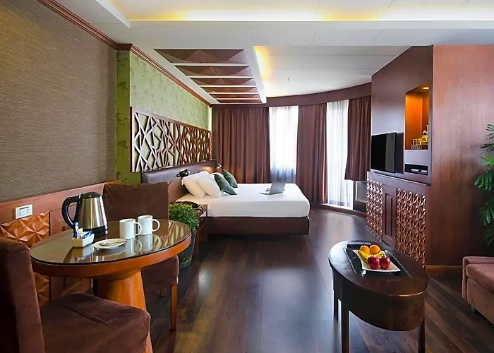 Western La 3* Manila