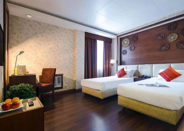 Western La Hotel 3*