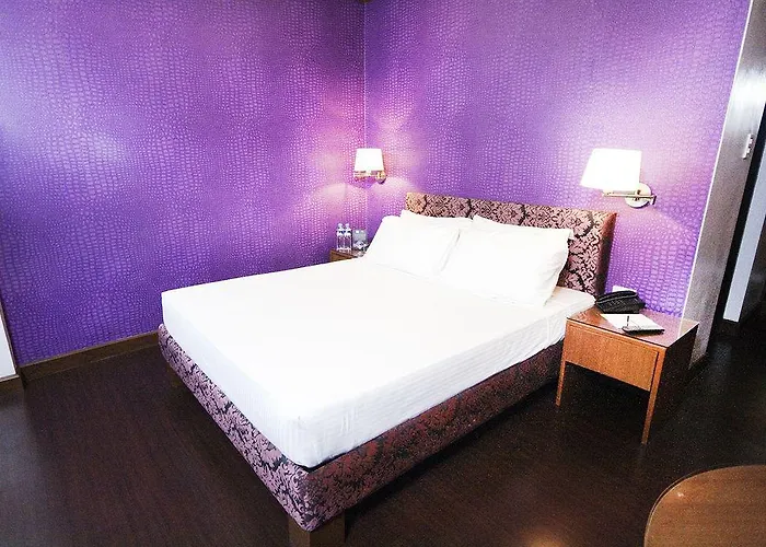Western La 3* Manila