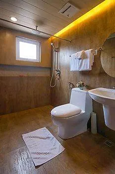Western La Hotel 3*
